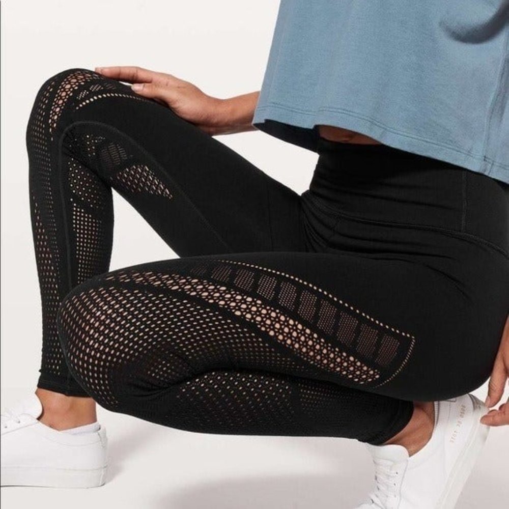 Lululemon Black Interconnect Reveal Mesh Tight sz 4